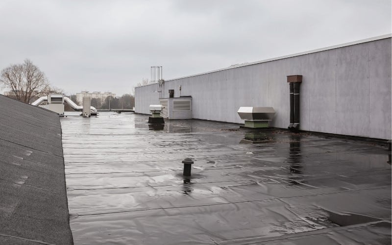 Single-ply membrane rooftop