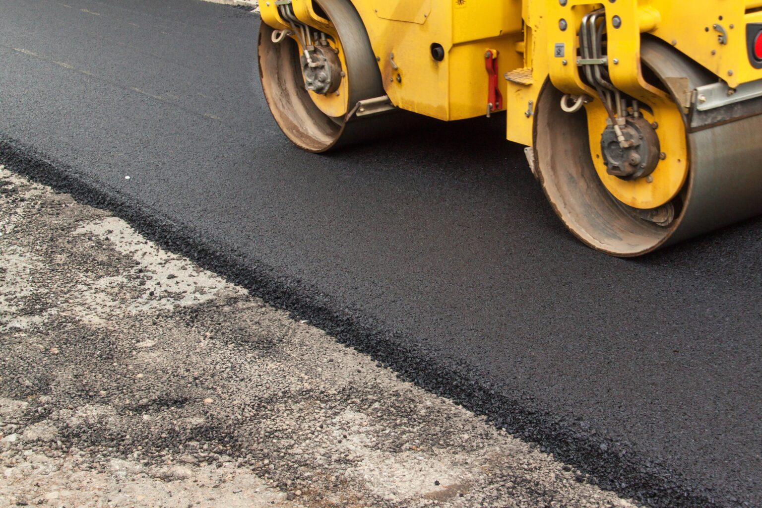 Asphalt vs Concrete Driveway Which Is Right For You? (2024) Today's