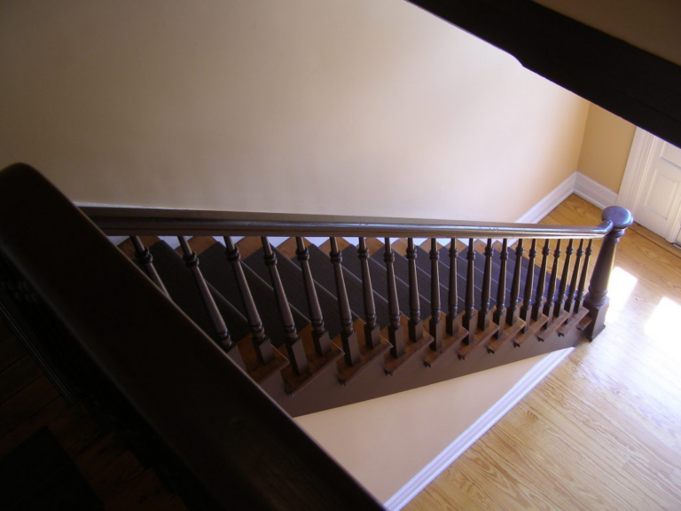 23 Rustic Farmhouse Stair Railing Ideas That You Need to Consider (2024 ...