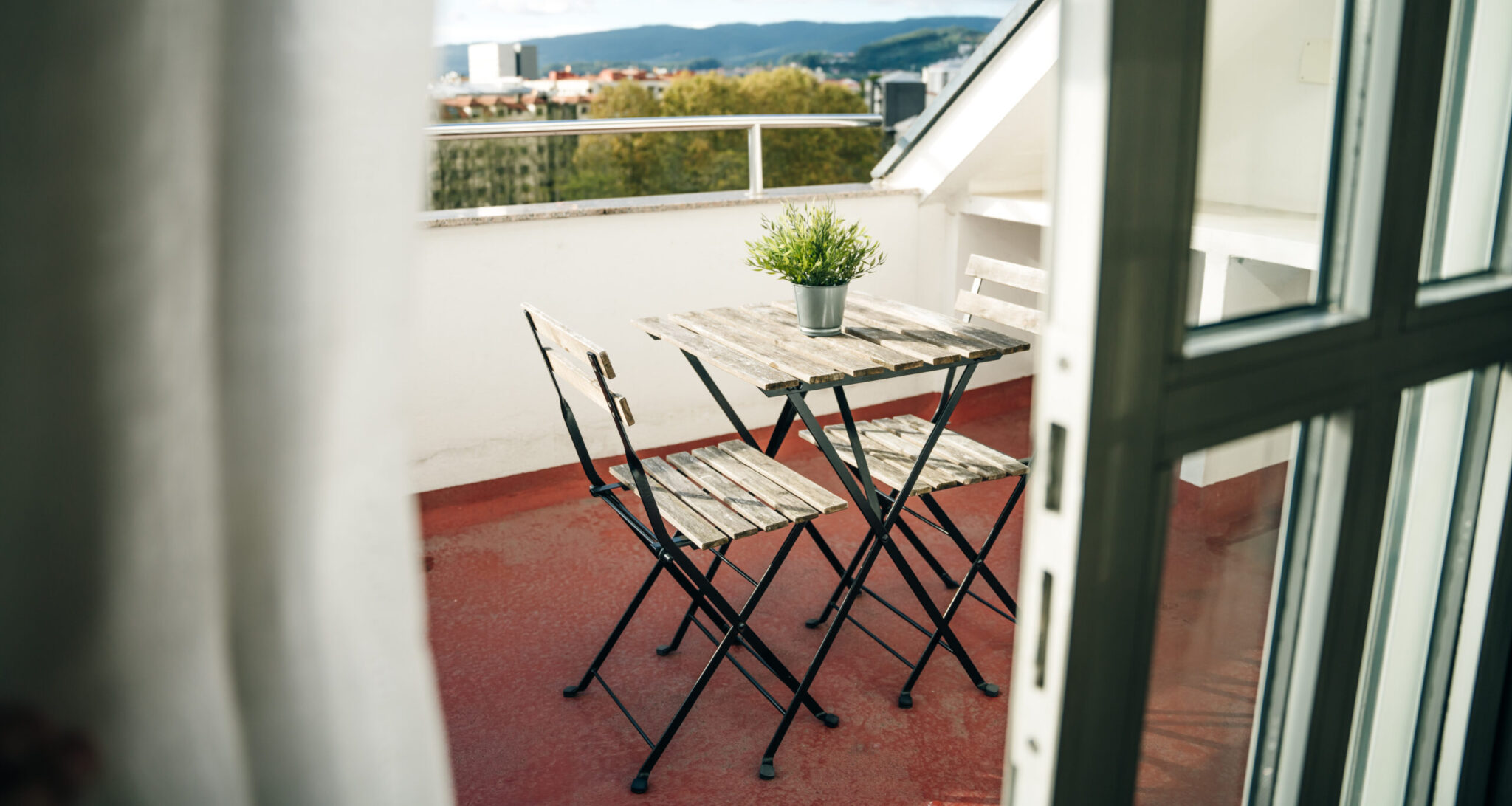 How to Choose the Most Durable Wood for Outdoor Furniture (2024